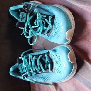 women's hoka running shoes size 8.